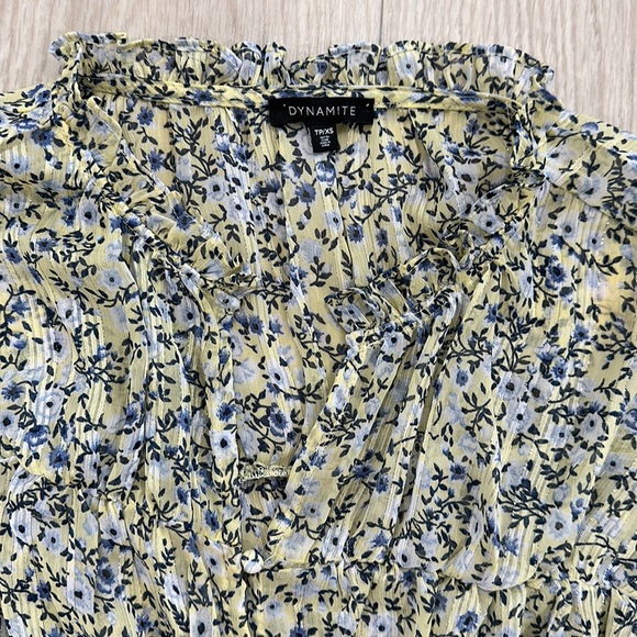 DYNAMITE floral blouse - Picture 2 of 4